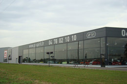 Showroom CLASSICA, vu de l'autoroute