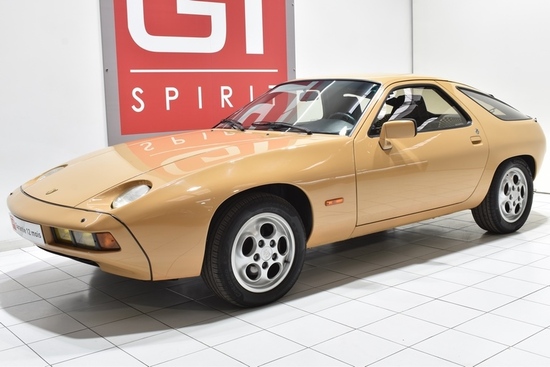 PORSCHE - 928
